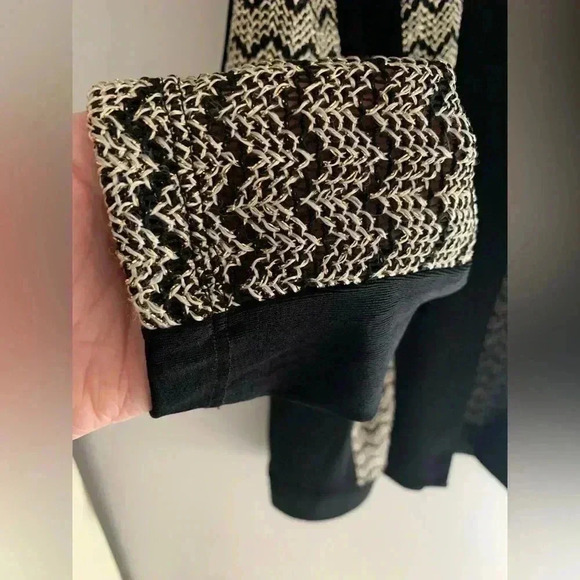 Woman’s Travels By Chicos Black and Gold Long Sleeve Classic Cardigan Size 1 - Picture 4 of 11